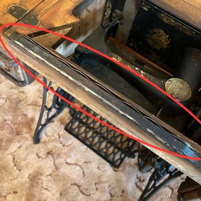 SINGER ~ Antique Sewing machine ~ *Read Details