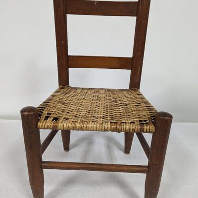 Child's Shaker Style Sitting Chair