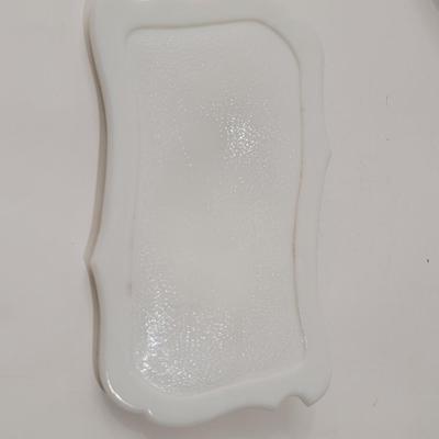 Vintage Imperial Sea Shell Milk Glass Trinket box
