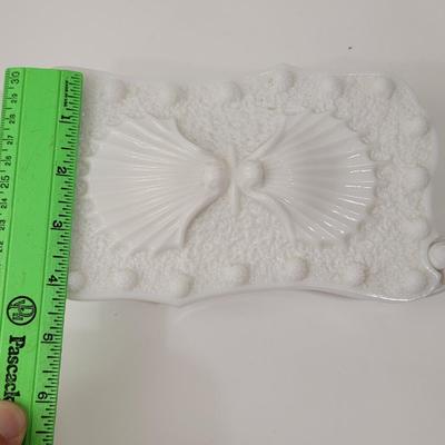 Vintage Imperial Sea Shell Milk Glass Trinket box
