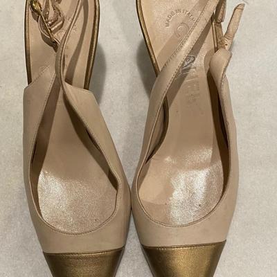 Chanel pumps - Left size 7 - right size 6.5