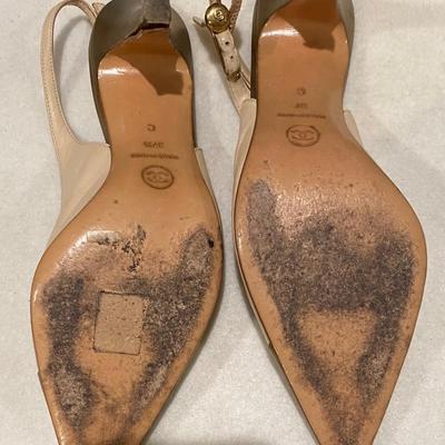 Chanel pumps - Left size 7 - right size 6.5