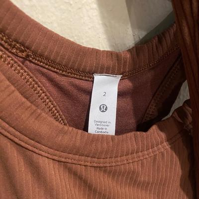 Lululemon brown tops sz 2