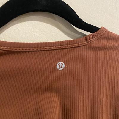 Lululemon brown tops sz 2