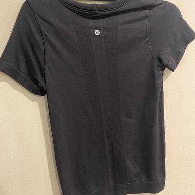 Lululemon tee black sz 0-2 (unknown)