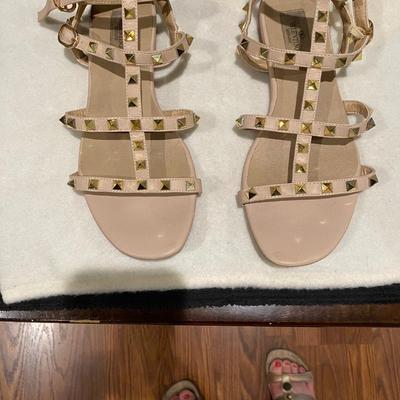 Valentino Garavani Rockstar rubber sandals - size 7.5