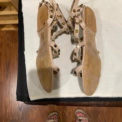Valentino Garavani Rockstar rubber sandals - size 7.5