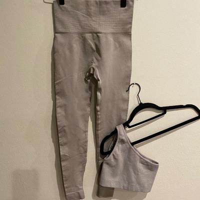 Leisure set -Set Active. Pants size XS. Top size S