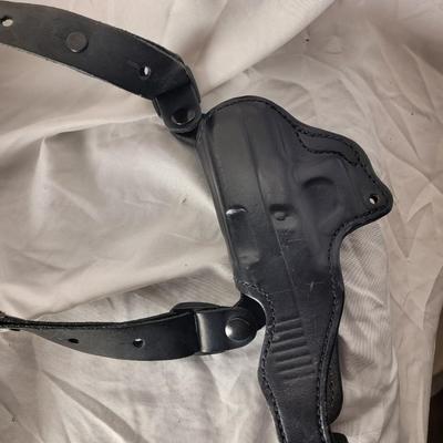 Black leather DeSantis shoulder holster 2 clip holder and holster