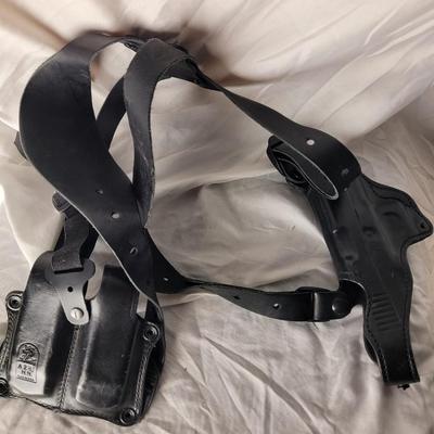 Black leather DeSantis shoulder holster 2 clip holder and holster