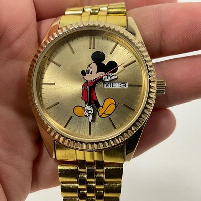 -89- WATCH | Disney Mickey Mouse Classic Gold Tone Watch