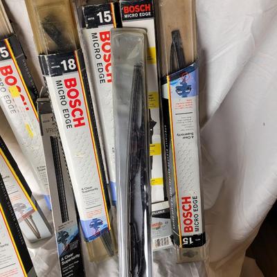 Lot of assorted windshield wipers