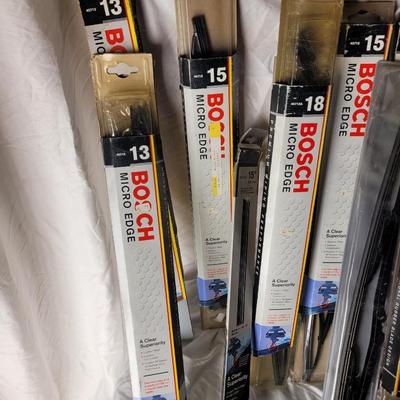 Lot of assorted windshield wipers