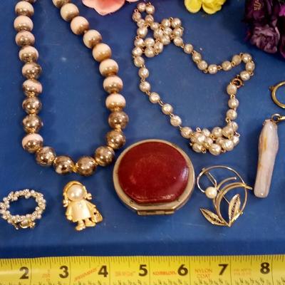 LOT 74 LOT OF OLD JEWELRY