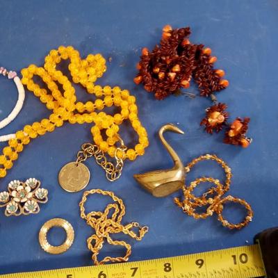 LOT 76 LOT OF OLD JEWELRY