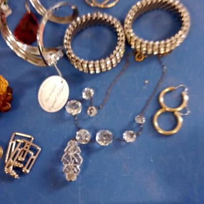 LOT 77 ANOTHER LOT OF OLD JEWELRY