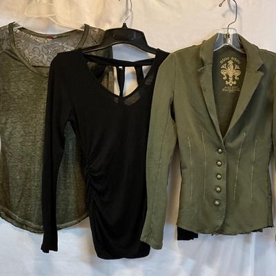 Hunter Green Bisou Bisou jacket and two tops Sm
