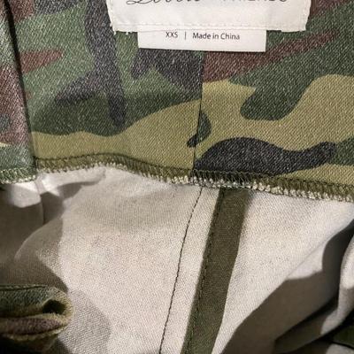 Camouflage skirt by Lovers + Friends - size XXS