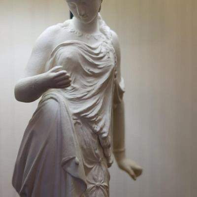 Classical Woman Figure Table Lamp