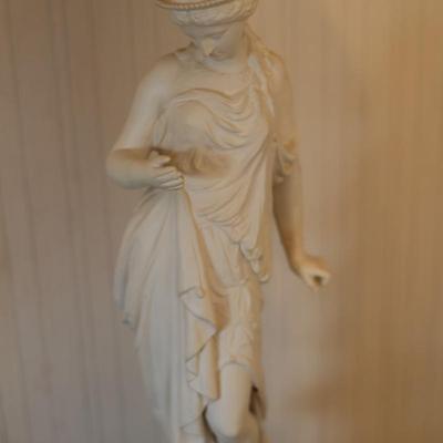 Classical Woman Figure Table Lamp