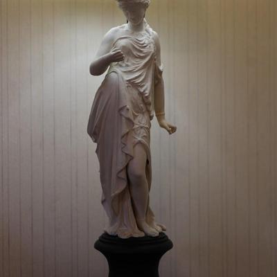 Classical Woman Figure Table Lamp