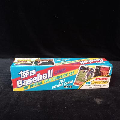 BOX OF 1992 TOPPS BASEBALL CARDS