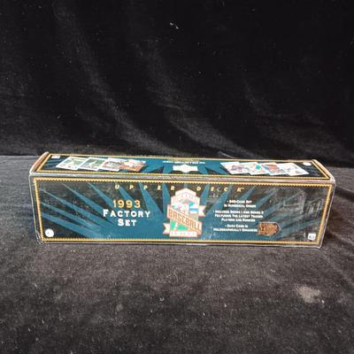 BOX OF 1993 UPPER DECK BASEBALL CARDS