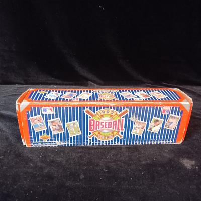 BOX OF 1992 UPPER DECK BASEBALL CARDS
