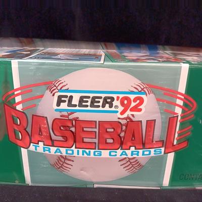 BOX OF 1992 FLEER BASEBALL CARDS