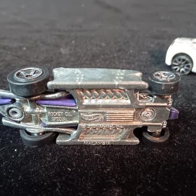 5 HOT WHEELS FROM EARLY 2000's