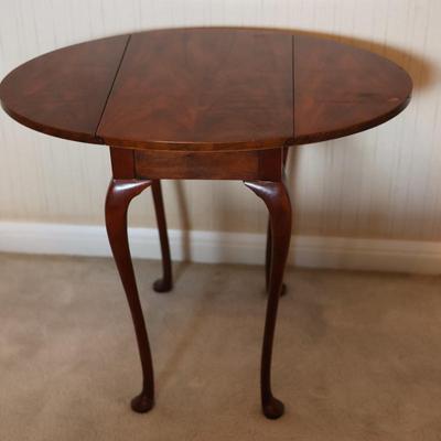 Baker Furniture Queen Anne Solid Walnut Petite Drop Leaf Tea Table