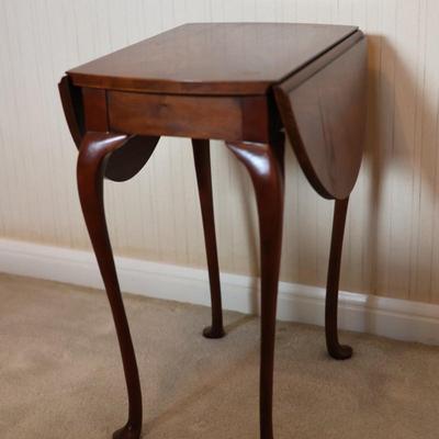 Baker Furniture Queen Anne Solid Walnut Petite Drop Leaf Tea Table