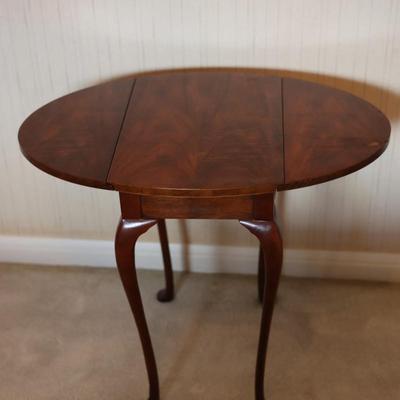 Baker Furniture Queen Anne Solid Walnut Petite Drop Leaf Tea Table