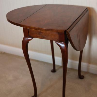 Baker Furniture Queen Anne Solid Walnut Petite Drop Leaf Tea Table