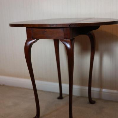 Baker Furniture Queen Anne Solid Walnut Petite Drop Leaf Tea Table