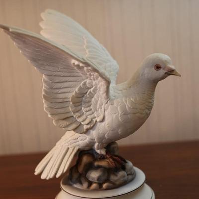 Andrea by Sadek "White Dove" Porcelain Bird Figurine