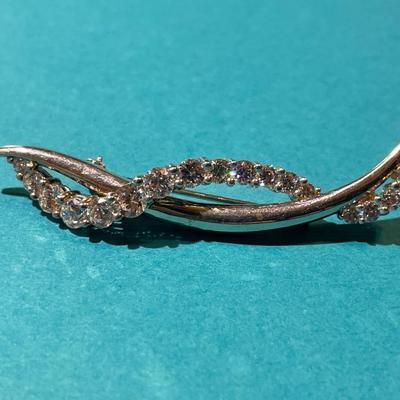Vintage Sterling Silver CZ Pin/Brooch in VG Preowned Condition as Pictured.