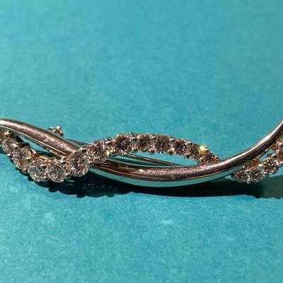 Vintage Sterling Silver CZ Pin/Brooch in VG Preowned Condition as Pictured.
