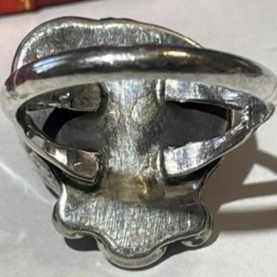 Vintage Dainty Native American Sterling Silver Malachite Ring Size-7 in Good Preowned Condition.