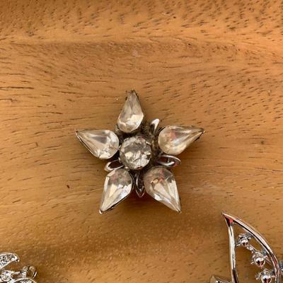 collection of vintage pins Brooches Lot