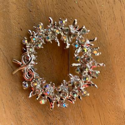 collection of vintage pins Brooches Lot