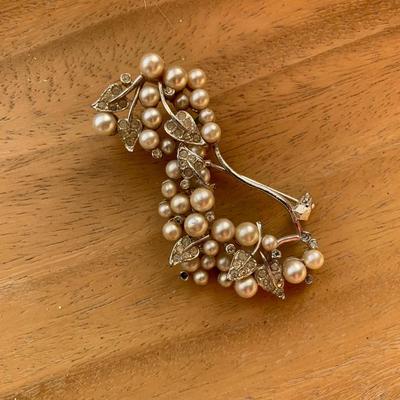 collection of vintage pins Brooches Lot
