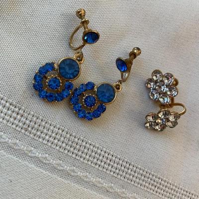 Collection of 4 Vintage screw on earrings