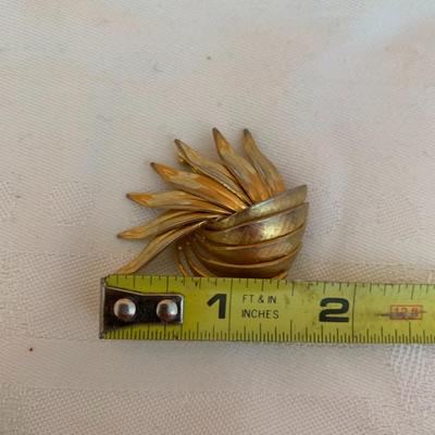 Set of 3 gold tone vintage pins