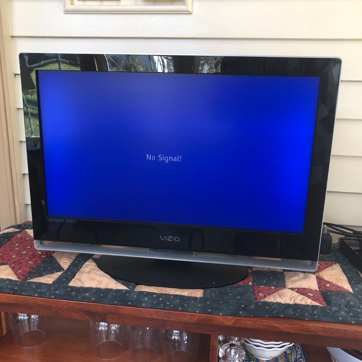 LOT 400P Vizio HDTV Model VW26L HDTV20F (Works)