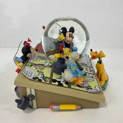 -117- HOME | Disney Mickey & Friends Comic Strip Artists | Mickey Mouse March Snow Globe