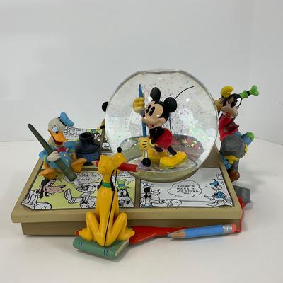 -117- HOME | Disney Mickey & Friends Comic Strip Artists | Mickey Mouse March Snow Globe