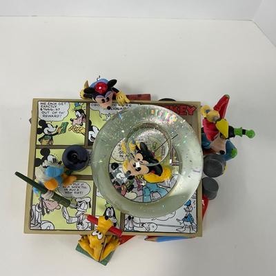-117- HOME | Disney Mickey & Friends Comic Strip Artists | Mickey Mouse March Snow Globe