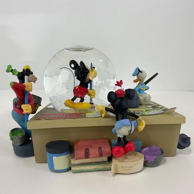 -117- HOME | Disney Mickey & Friends Comic Strip Artists | Mickey Mouse March Snow Globe