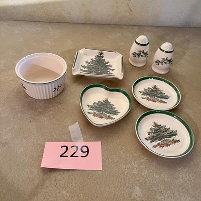 Spode Christmas Tree pattern Collection of little pieces